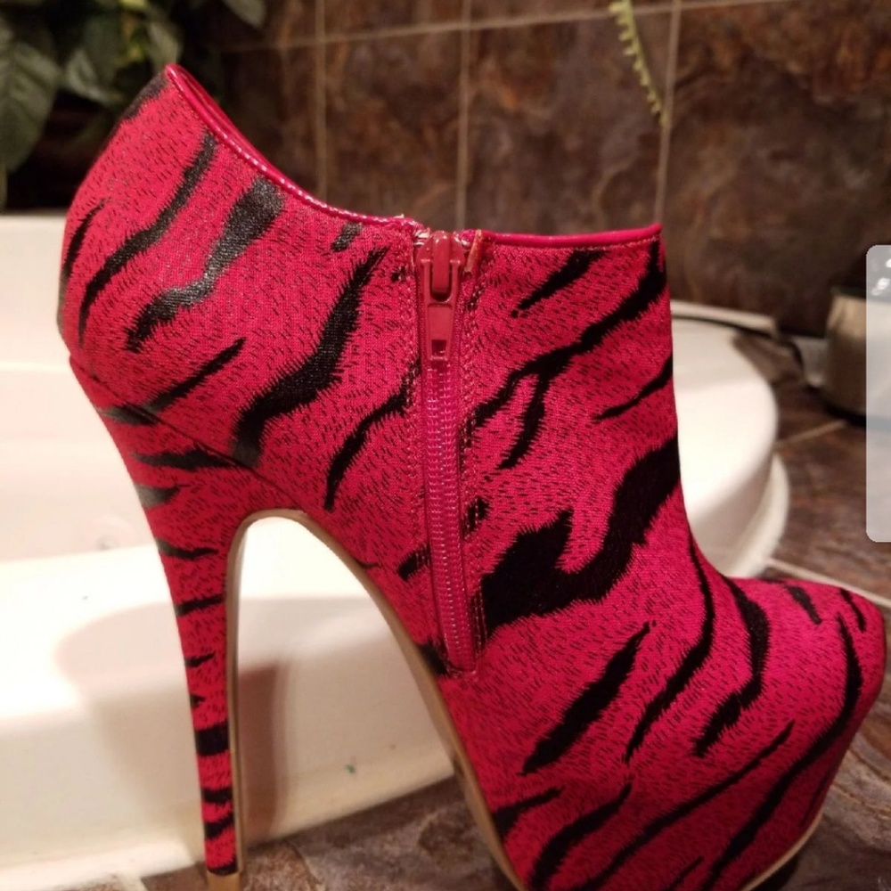 Red booties - Picture 4 of 5